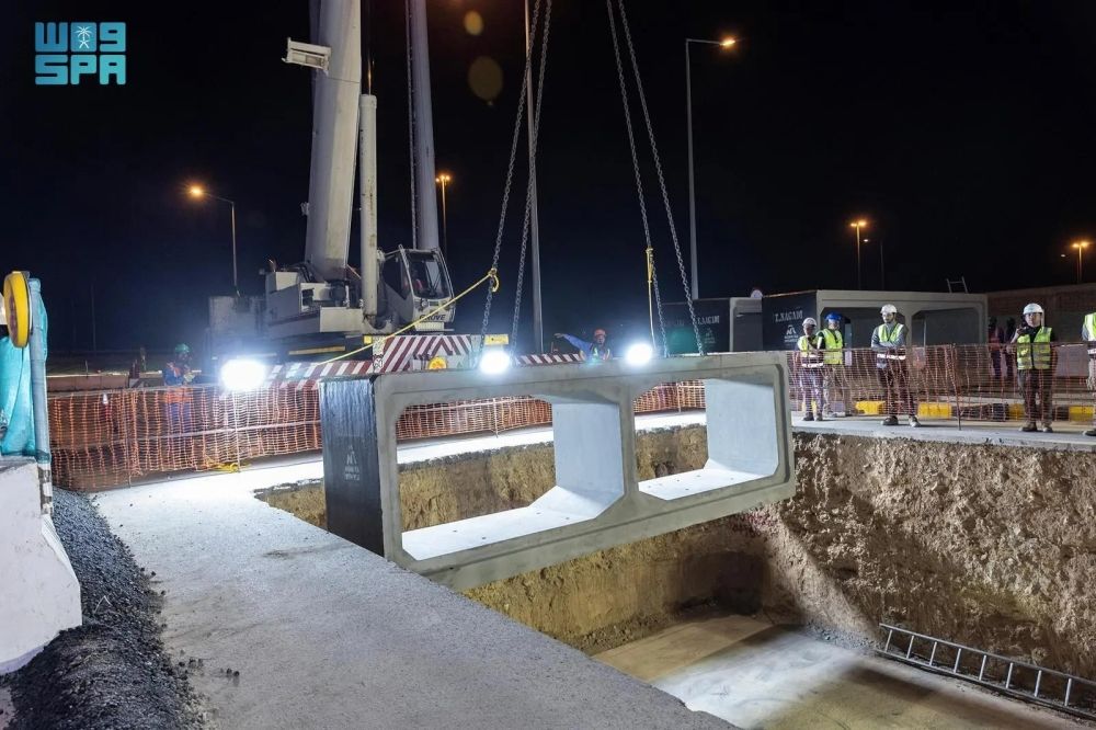 أمير الرياض يدشن 7 مشاريع لتصريف مياه السيول والأمطار