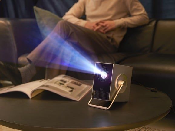 تكنولوجيا: إطلاق جهاز العرض LG CineBeam Q المزود بإمكانية النقل في الهند