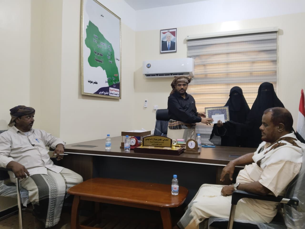 إدارة تنمية المرأة بمديرية المسيلة تكرم عددا من العاملات بمناسبة عيد العمال العالمي.