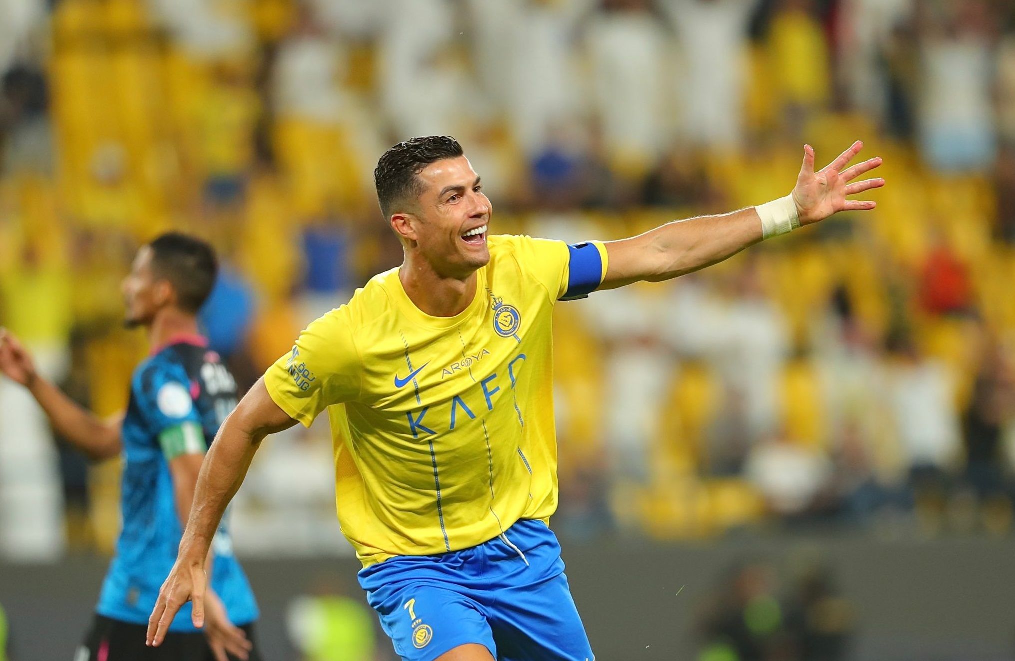 الامارات | كريستيانو رونالدو يدعو جمهوره لخوض التدريب معه (فيديو)