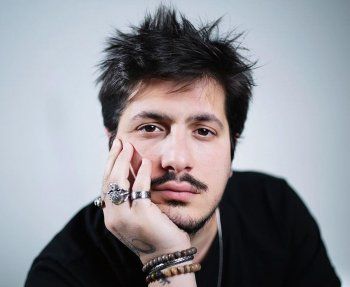 خاص - محمد دايخ " أعمالنا ليست لجميع الناس " .. وهذا ما كشفه حسين قاووق وحسين دايخ عن مسرحية " طلع إبليس بحب الله "