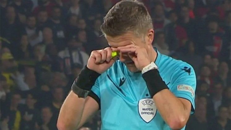 الحكام أيضاً بشر.. الإيطالي أورساتو ينهار باكياً أمام الملايين