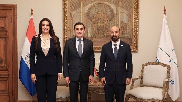 سفير الإمارات يلتقي وزير خارجية الباراغواي