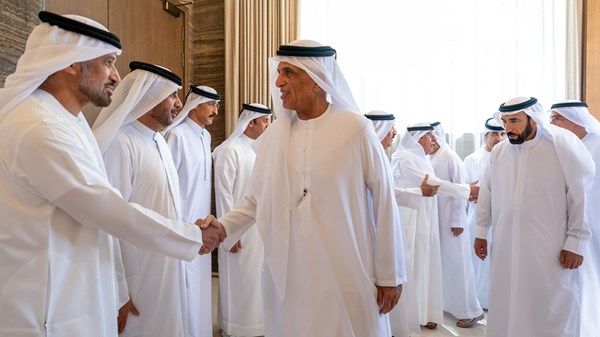 سعود بن صقر يعزي سيف الشعفار في وفاة زوجته