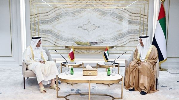 صقر غباش يستقبل سفير قطر