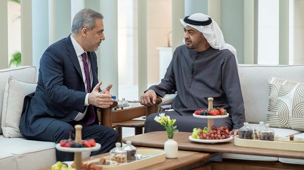 رئيس الدولة يستقبل وزير الخارجية التركي