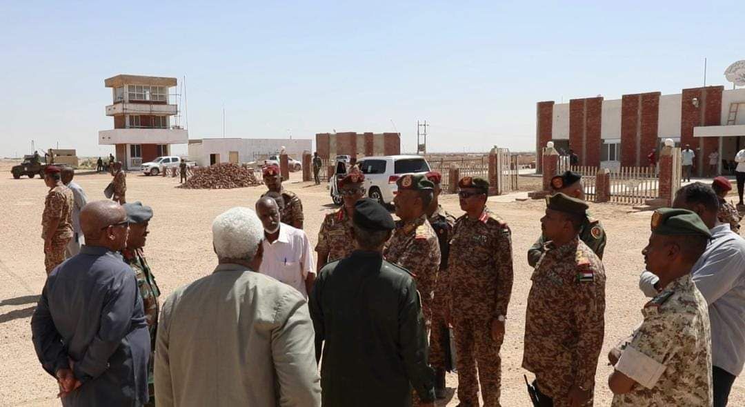 رئيس مجلس السيادة القائد العام للقوات المسلحة يتفقد عمليات تأهيل مطار عطبرة ويوجه بافتتاحه خلال العام
