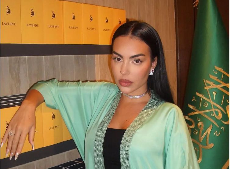 جورجينا تعلق على تجربة إقامتها والعيش في المملكة.. وتكشف عن رأيها في السعوديات