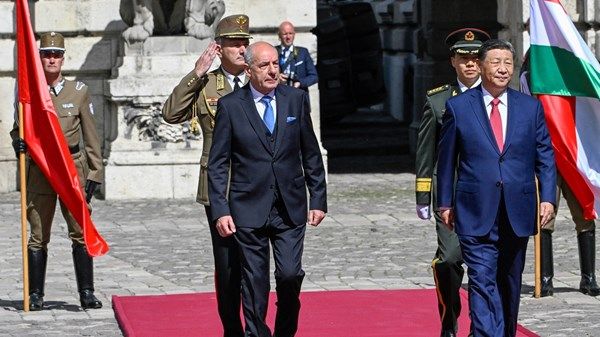 الرئيس الصيني يواصل جولته الأوروبية