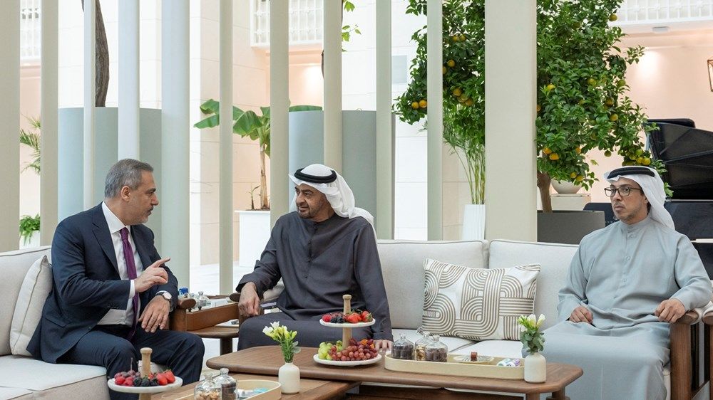 رئيس الدولة يستقبل وزير الخارجية التركي