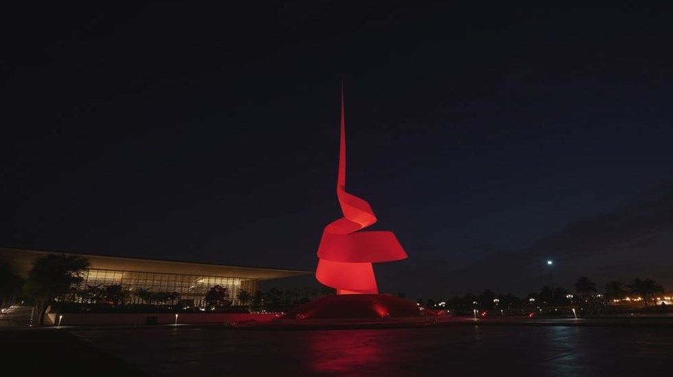 إضاءة أبرز المعالم السياحية في الدولة باللون الأحمر تضامناً مع مرضى الثلاسيميا