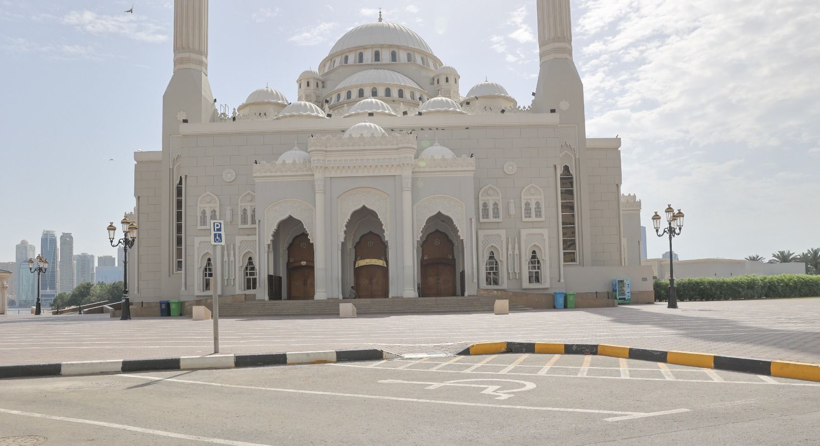 الامارات | بلدية الشارقة: ربط بطاقات "ذوي الإعاقة" بنظام المواقف العامة الرقمي