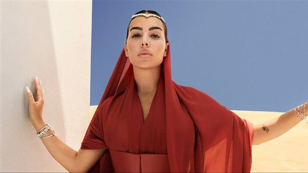 جورجينا رودريجيز تظهر بإطلالات عربية وتعبر عن شغفها بالثقافة السعودية