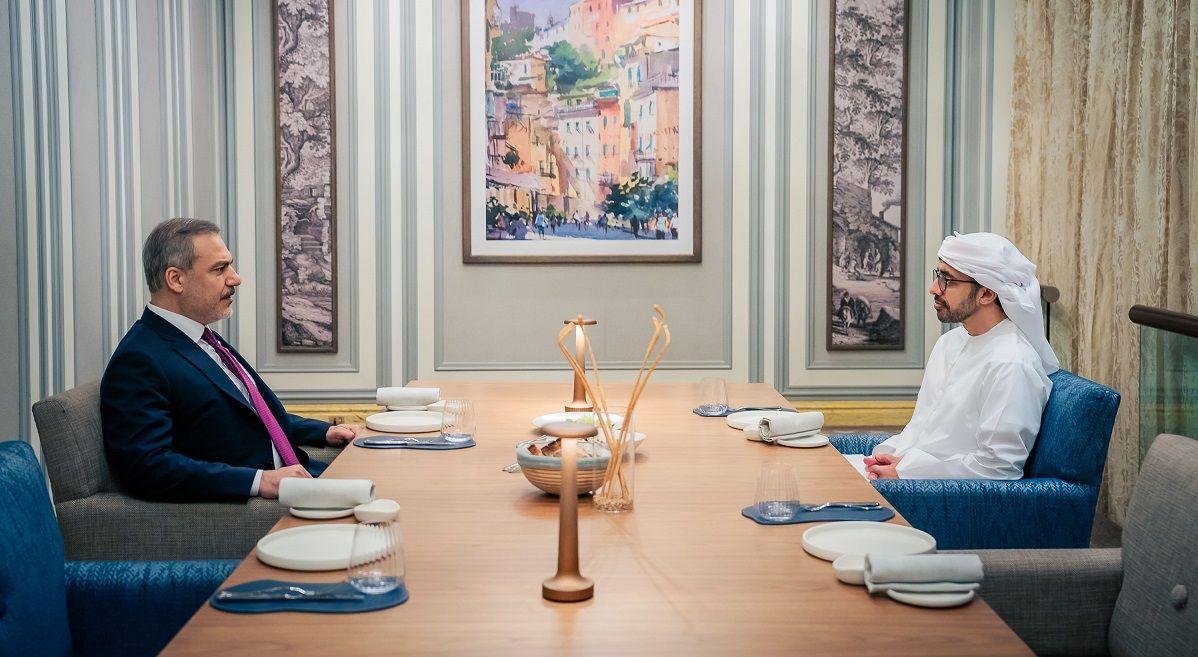 الامارات | عبدالله بن زايد يستقبل يبحث ووزير خارجية تركيا العلاقات الثنائية وجهود خفض التصعيد بالمنطقة