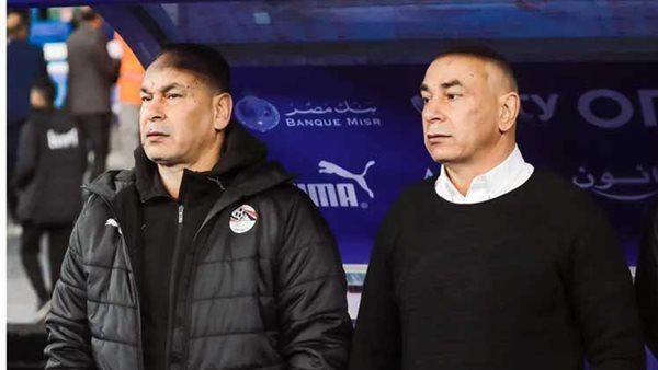 حسام حسن وجهاز منتخب مصر يحضر مباراة سيراميكا وطلائع الجيش في الدوري الممتاز