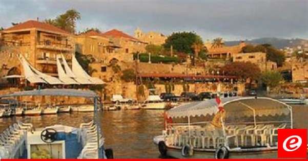 السفير الفرنسي جال وحواط وكرم في المواقع الأثرية في جبيل