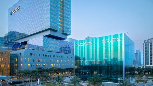 «كليفلاند كلينك أبوظبي» ينجح في إجراء عملية زراعة قلب معقدة لشاب إماراتي