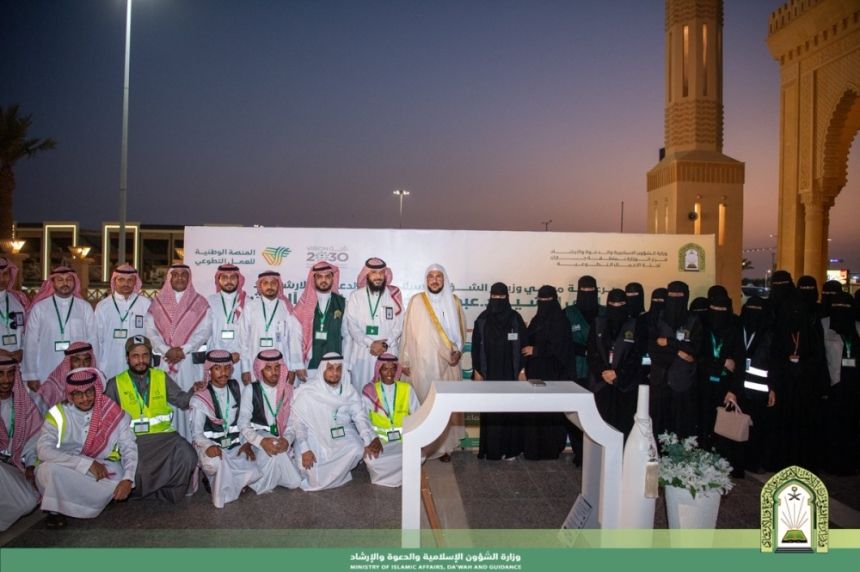 50 ألف ساعة.. وزير الشؤون الإسلامية يدشن مبادرات "الفرص التطوعية" بجازان