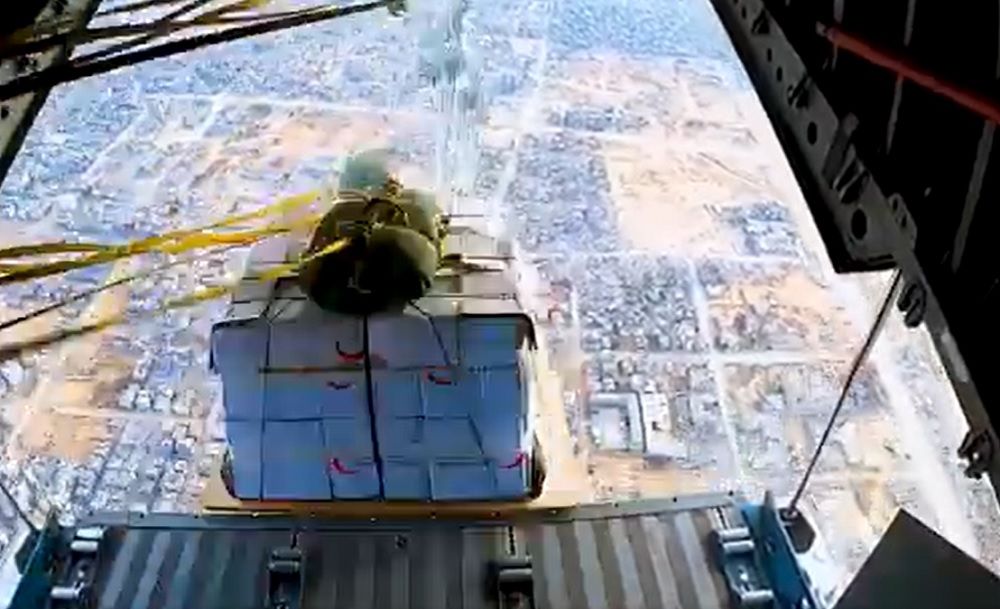 مصر والأردن والإمارات ينفذون عملية إسقاط جوى لعشرات الأطنان من المساعدات على غزة