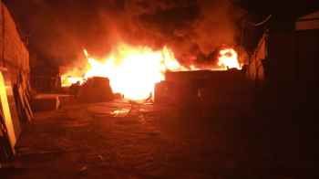 الدفاع المدني: إخماد حريق داخل بؤرة لتجميع الخرضوات في التيرو- الشويفات والأضرار مادية