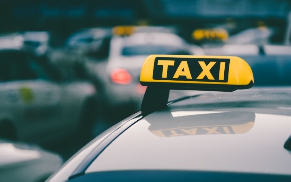 إلزام سيارات الأجرة بتوضيح العداد.. وشهادة التحقق شرط الاستخدام