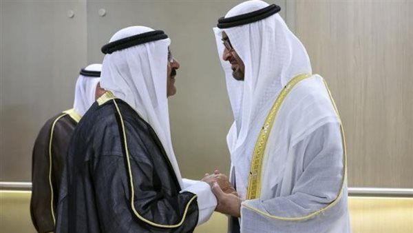 رئيس الإمارات يؤكد وقوف بلاده مع الكويت في كافة الإجراءات نحو استقرارها