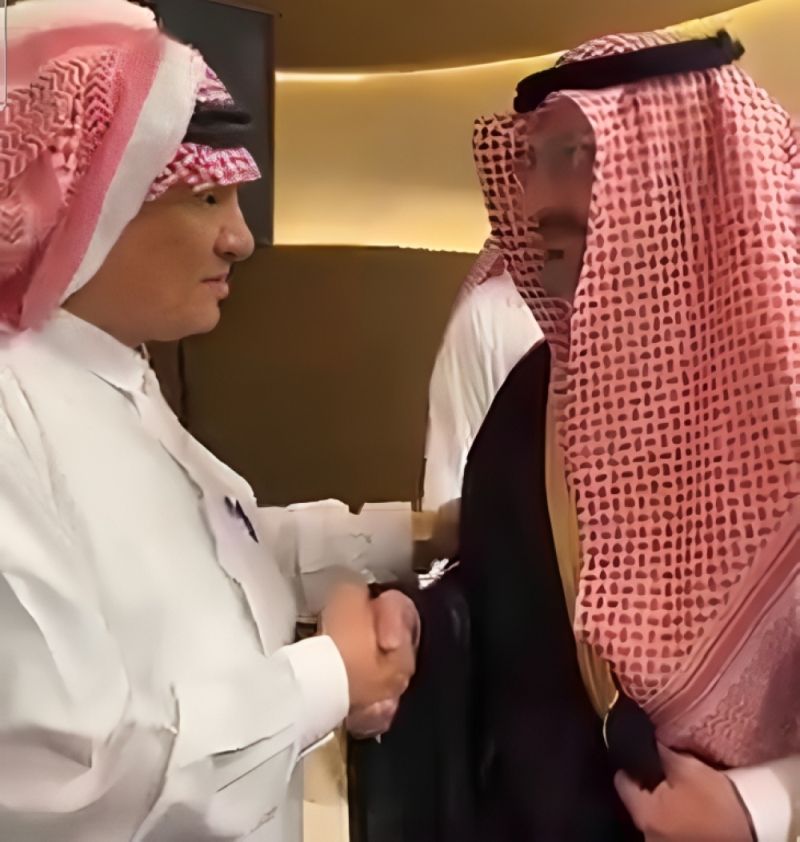تراند اليوم : اصطحبته والدته للعيش في أمريكا وهو رضيع..  شاهد: شاب سعودي يعود إلى عائلته في المملكة بعد غياب 40 عاما 