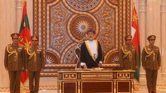 الخليج اليوم .. سلطان عمان في زيارة دولة إلى الكويت