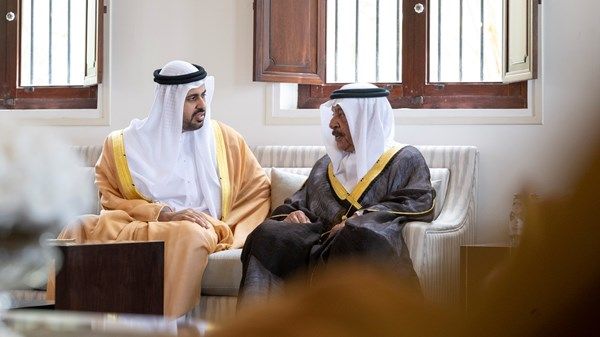 وصل إلى المنامة على رأس وفد.. ذياب بن محمد بن زايد ينقل تعازي رئيس الدولة في وفاة عبدالله بن سلمان
