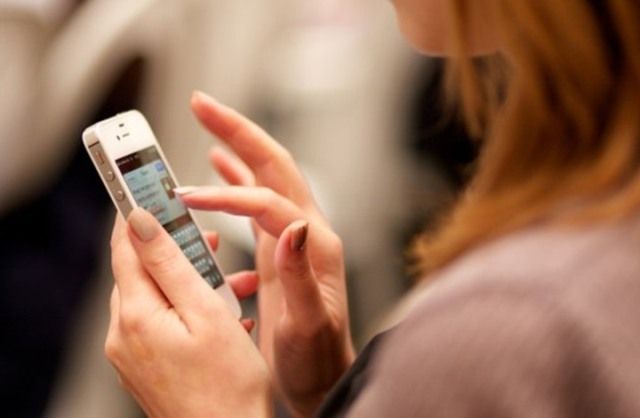 5 طرق للتخلص من “إدمان” الخلوي في السرير