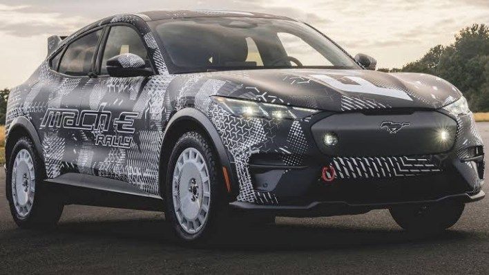 تكنولوجيا: فورد تلغي طلبات بطاريات السيارات الكهربائية مع اتساع الخسائر إلى 130 ألف دولار لكل سيارة مباعة