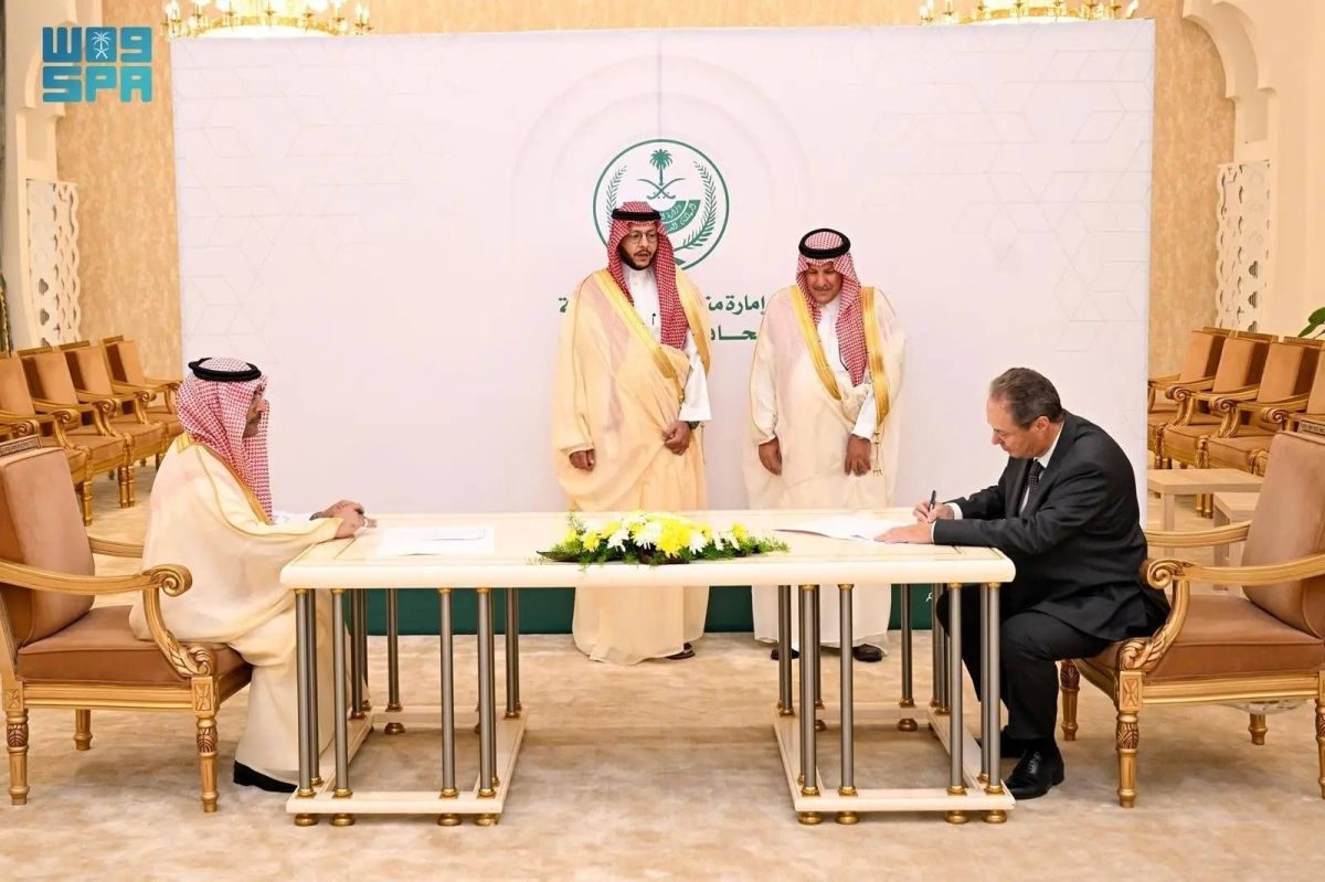 تحسين المشهد الحضري للمباني وتشجير جبل الكر بالطائف