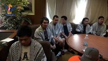 الخليج اليوم .. لأول مرة.. الصليب الأحمر يزور طاقم سفينة غالاكسي المحتجزة لدى الحوثيين