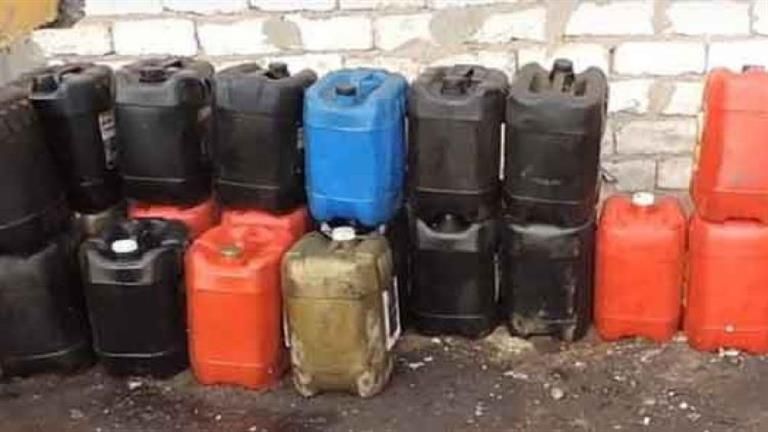 ضبط تشكيل عصابي لبيع المواد البترولية في السوق السوداء بالأقصر