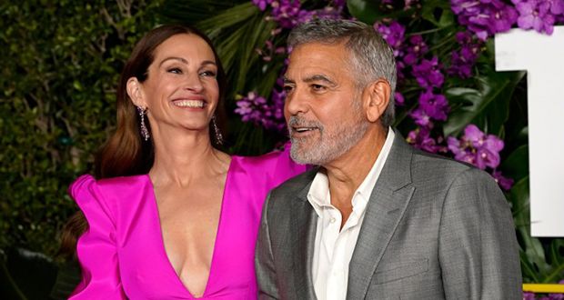 جورج كلوني وجوليا روبرتس يساندان بايدن في حملته الانتخابيّة