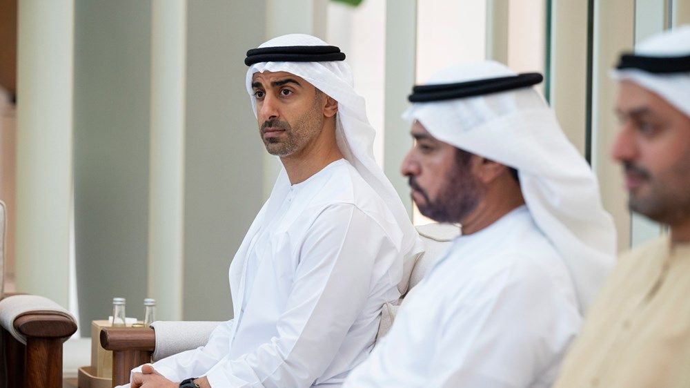 رئيس الدولة يبحث علاقات التعاون مع وزير الدفاع الإندونيسي ويمنحه «وسام زايد»