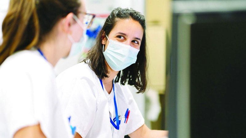 الامارات | انضمام دفعة من الممرضين والممرضات المواطنين إلى «دبي الصحية»