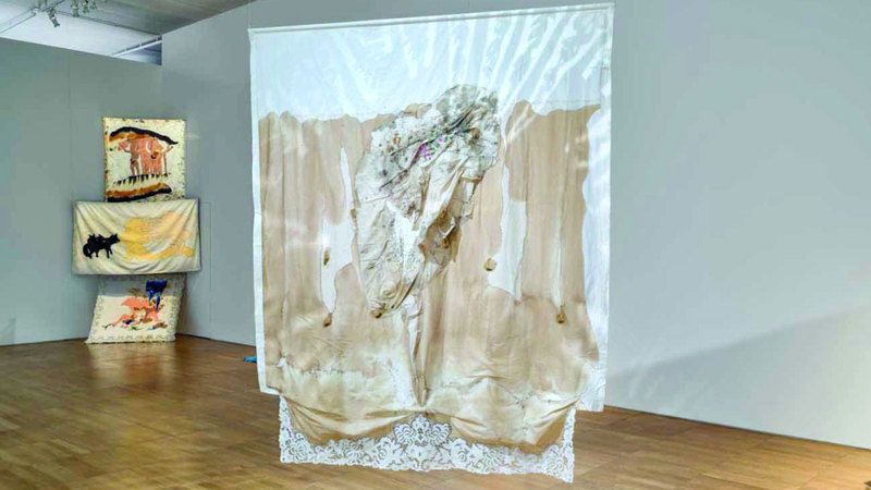 الامارات | «جغرافيا» نجوم الغانم تزيّن معرض «في هذا الآن»