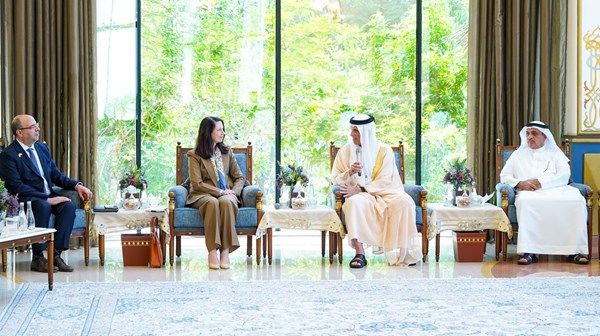 سعود بن صقر يستقبل وفداً من الولايات المتحدة وغرفة التجارة الأميركية في دبي