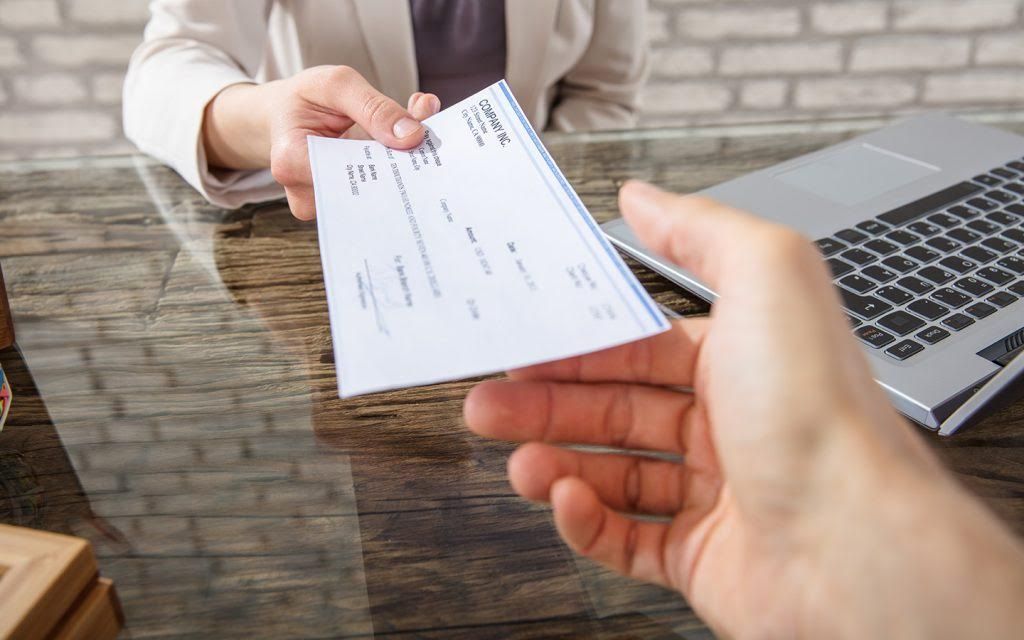 الامارات | هل يمكن المطالبة بقيمة شيك مفقود ؟