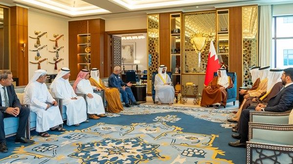 ولي عهد البحرين ينوه بمبادرات أبناء الإمارات لتعزيز التعاون الخليجي والعربي