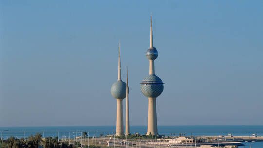 الخليج اليوم .. الكويت.. القبض على عسكري قاد سيارة في حالة سكر ولوح بسلاح ناري في وجه معلمة مدرسة ابتدائية