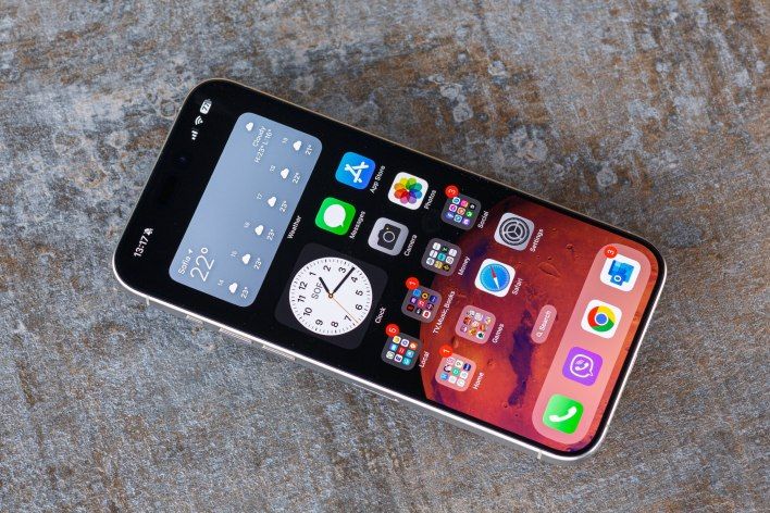 تكنولوجيا: إطلاق iOS 17.5 مع اكتشاف أدوات التعقب غير المرغوب فيها عبر الأنظمة الأساسية