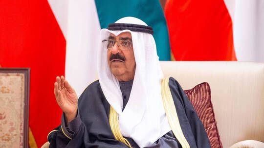 الخليج اليوم .. الحكومة الكويتية تؤدي القسم وأمير البلاد يوجه كلمة للوزراء الجدد (فيديو)