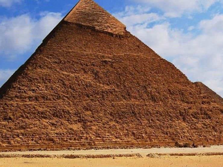 "الآثار" تكشف حقيقة اكتشاف هيكل ضخم بالقرب من هرم خوفو