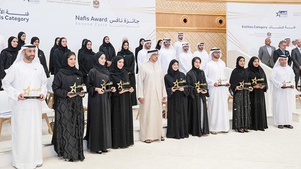 منصور بن زايد: دعم مبادرات التوطين في القطاع الخاص والمصرفي