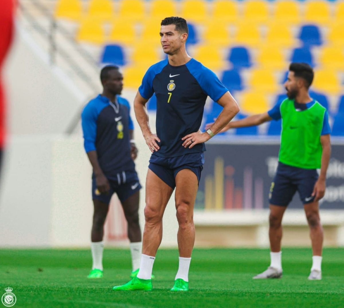 النصر والهلال.. منافسة خارج الصندوق  