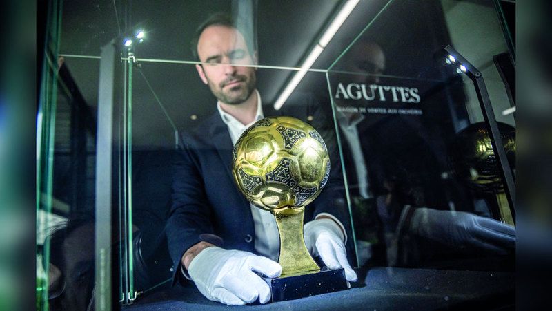 الامارات | ورثة مارادونا يريدون وقف مزاد  على كُرته الذهبية «المسروقة»