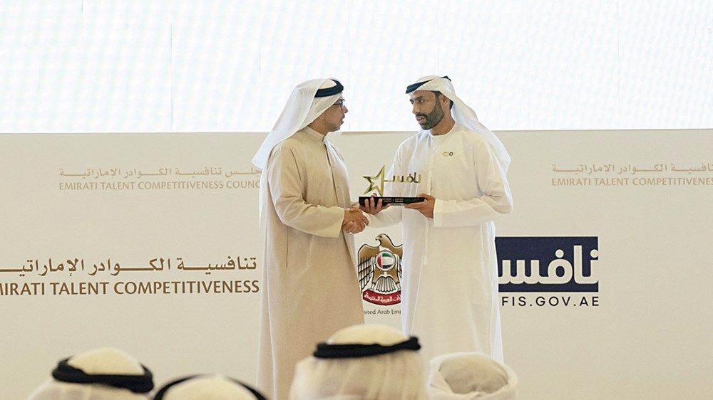 منصور بن زايد: دعم مبادرات التوطين في القطاع الخاص والمصرفي