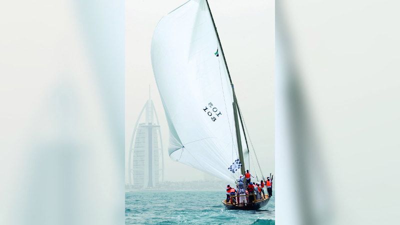 الامارات | 19 بطلاً عانقوا «الناموس» في سباق «القفال»